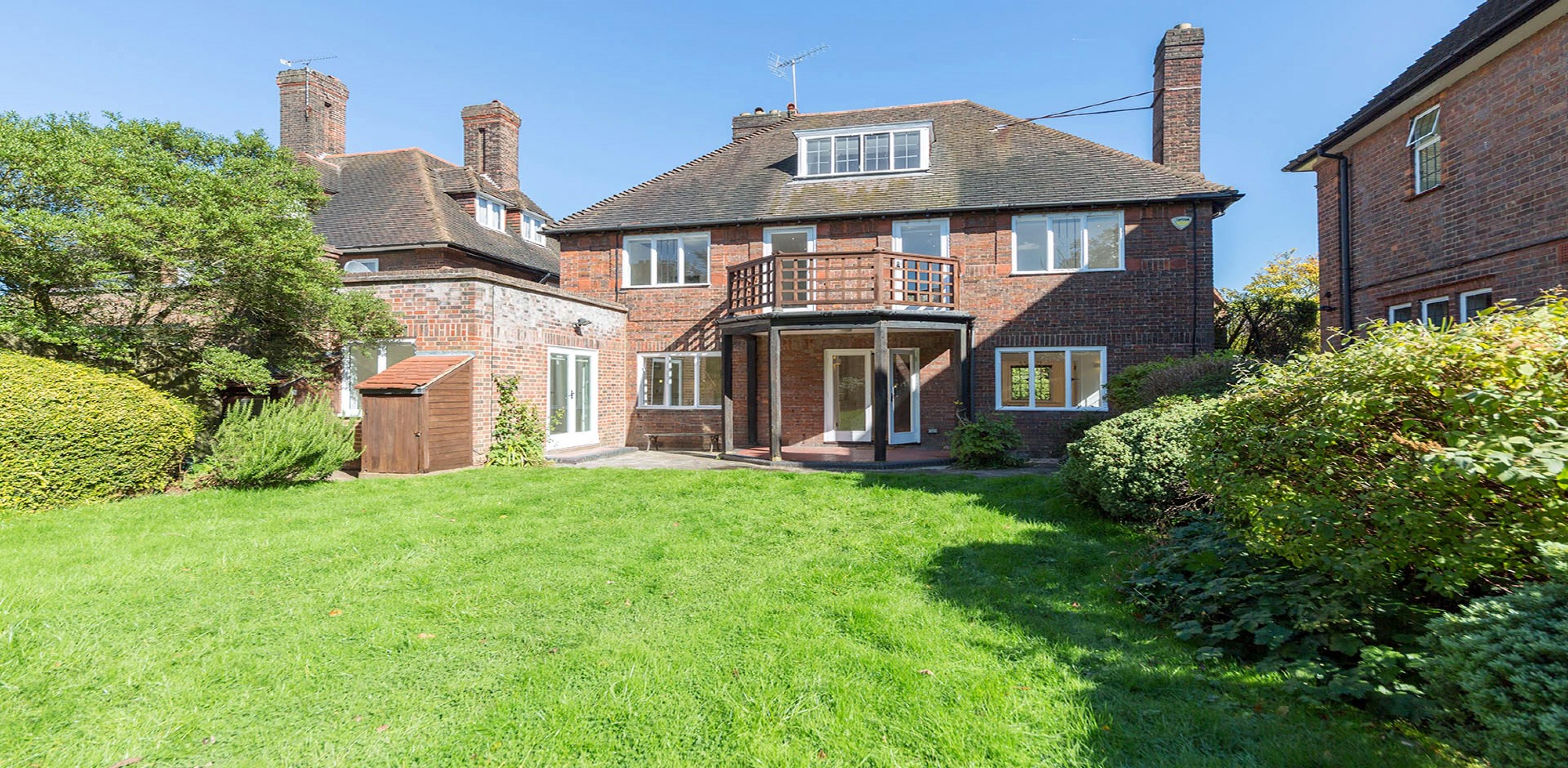 			NEW INSTRUCTION , 4 Bedroom, 1 bath, 1 reception Detached House			 Turner Close, HAMPSTEAD GARDEN SUBURB NW11